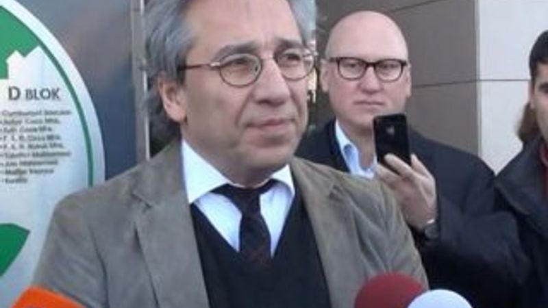 Can Dündar'a 400 imzalı destek