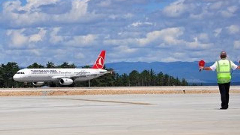 THY uçağında asılsız bomba notu