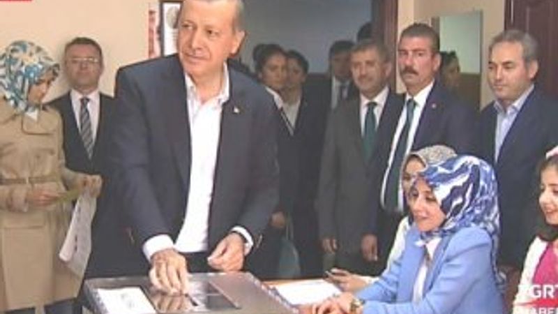 Cumhurbaşkanı Erdoğan Üsküdar'da oyunu kullandı