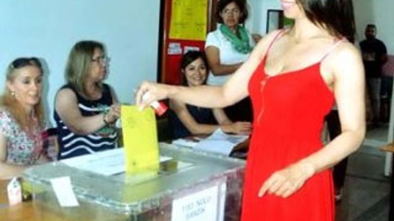 Bodrum'da oyunu kullanan plaja koştu