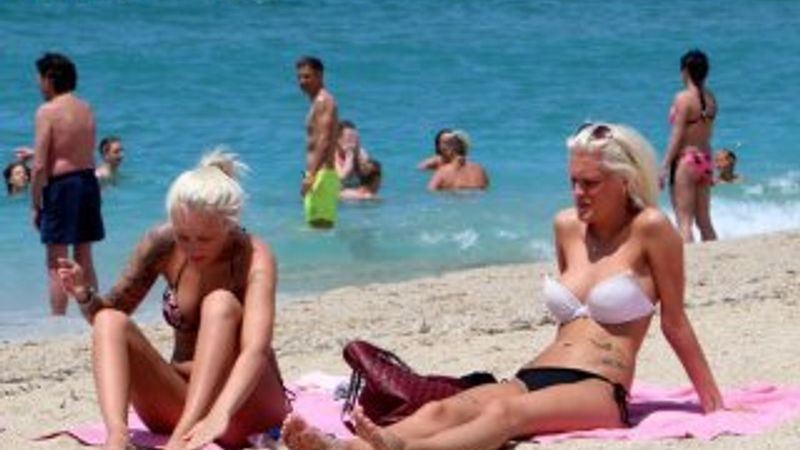 Antalya'da plajlar hareketlendi