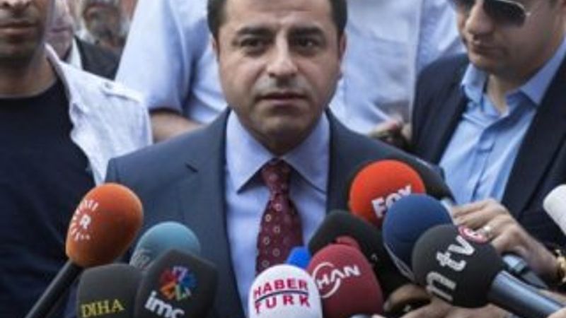 Demirtaş: Öcalan silah bıraktırma çağrısı için hazır