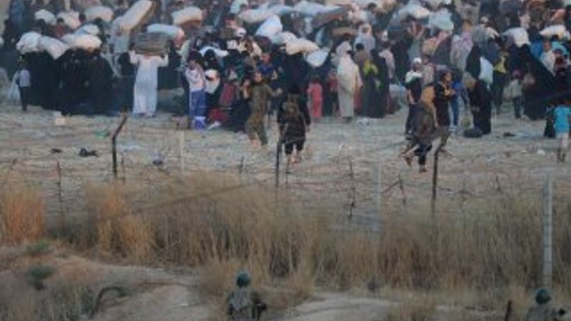IŞİD sınırda bekleyen Suriyelileri geri çevirdi