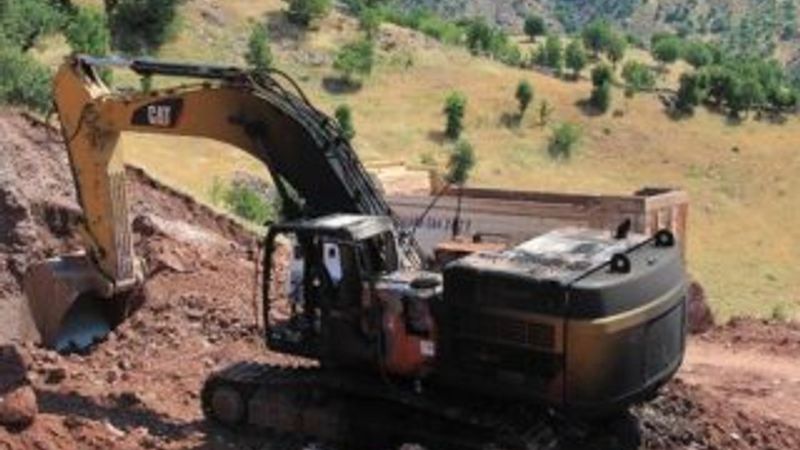 PKK Adıyaman'da iş makineleri yaktı