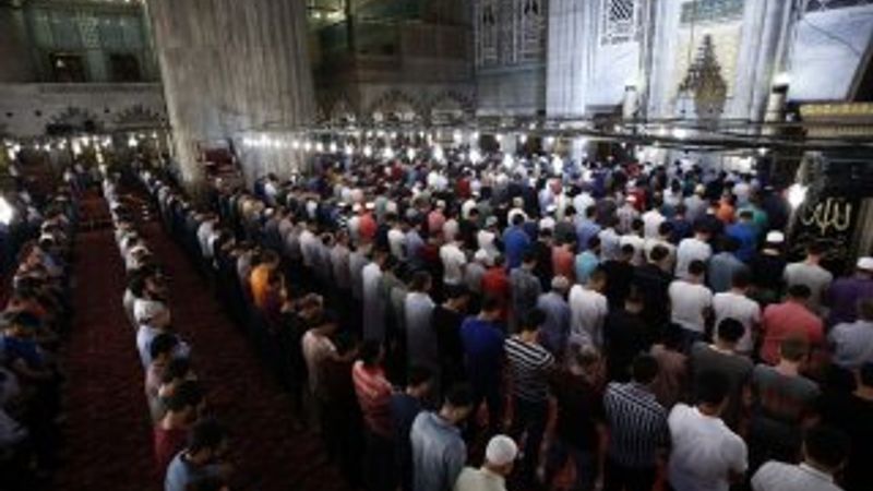 İlk teravih namazı kılındı