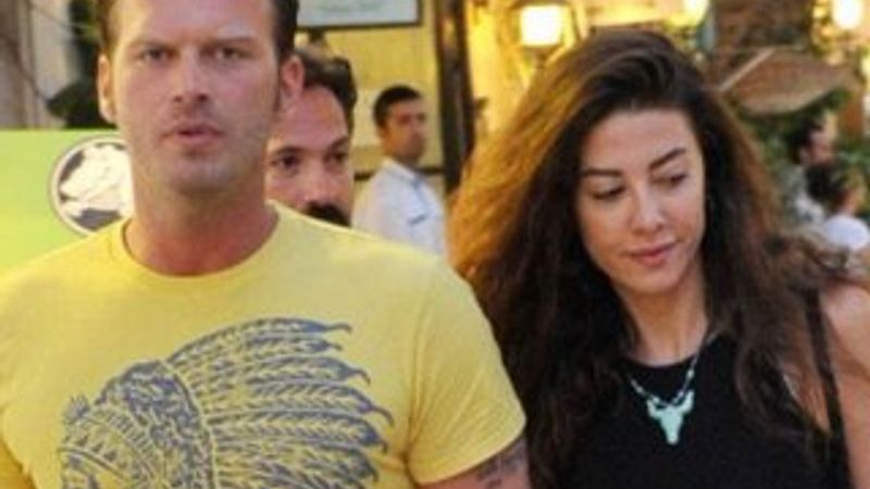 Kıvanç Tatlıtuğ sevgilisiyle Alaçatı'da