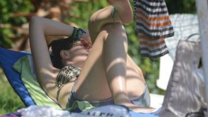 Deniz Çakır tatilde