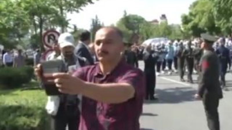 Demirel'in cenaze töreninde selfie