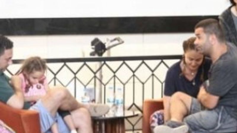 Ceyda Düvenci sevgilisi ve eski eşiyle bir araya geldi