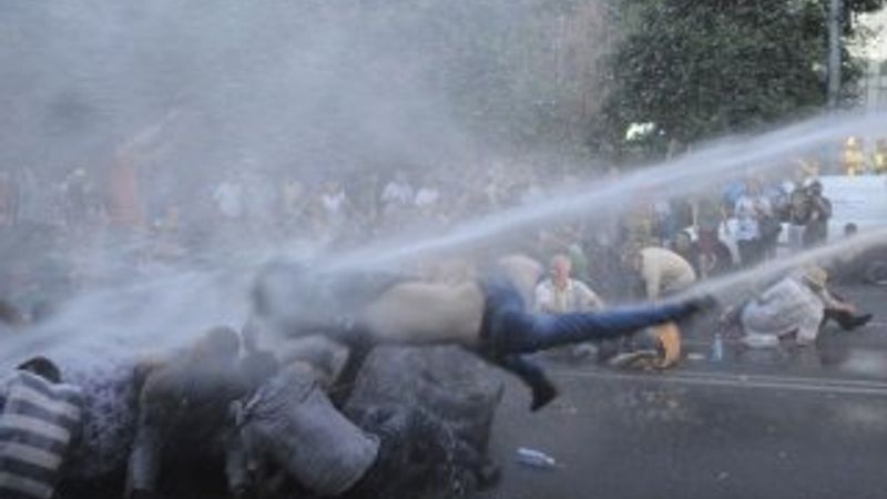 Ermenistan'da sert polis müdahalesi