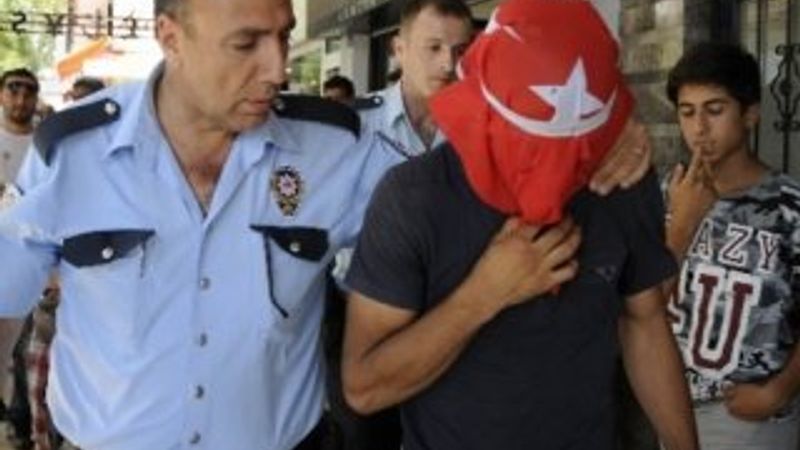 Antalya'da Türk bayraklı intihar girişimi