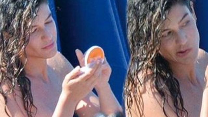 Berrak Tüzünataç tatilde