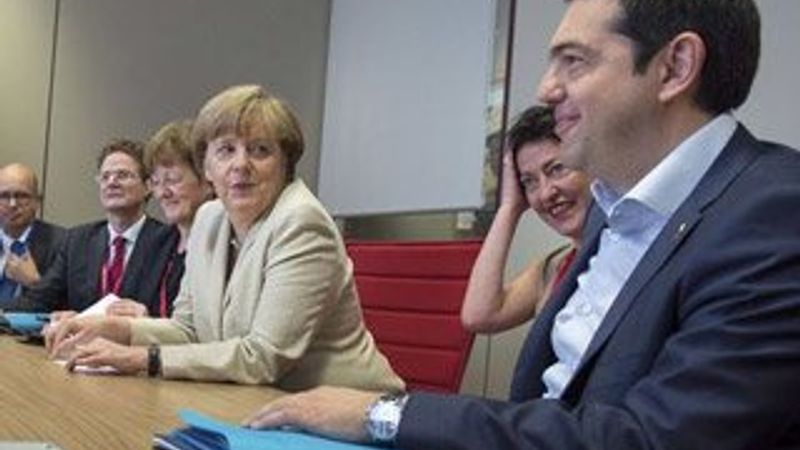 Merkel: Yunanistan'a yapılan teklif olağanüstü cömert