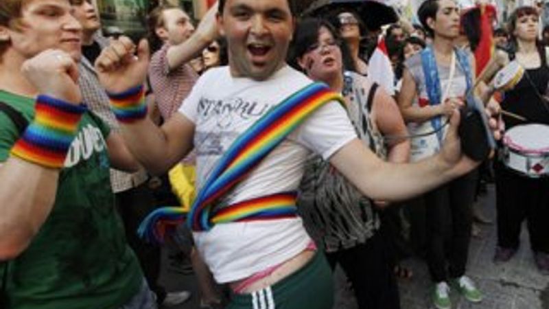LGBT yürüyüşünde skandal görüntüler