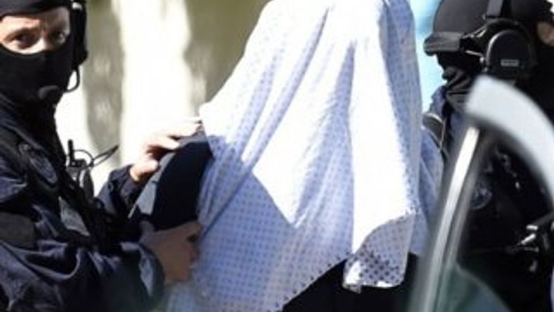 Baş kestikten sonra selfie çekip göndermiş