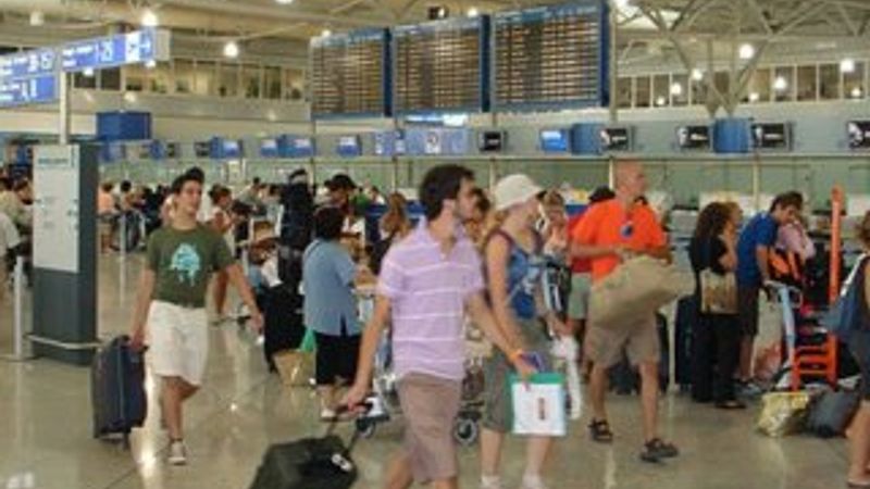 Turistler Yunanistan'da kredi kartı kullanamayacak