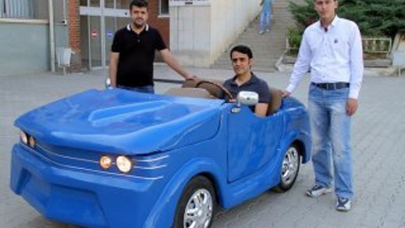 Elazığ'da 7 öğrenci elektrikli otomobil üretti