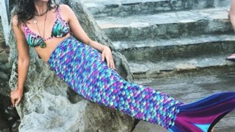 Berrak Tüzünataç denizkızı oldu