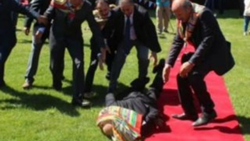 Bahçeli'nin HDP tavrı caps oldu