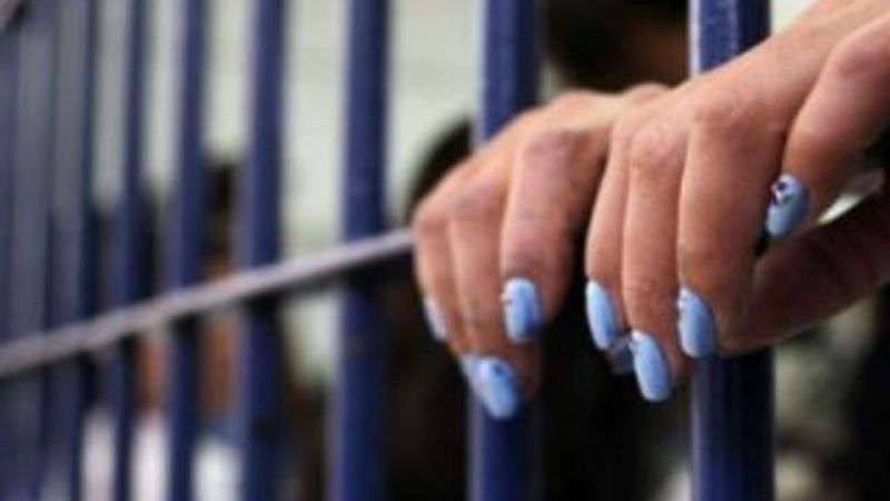 Eşinin kıyafetlerini ütülemedi hapse atıldı