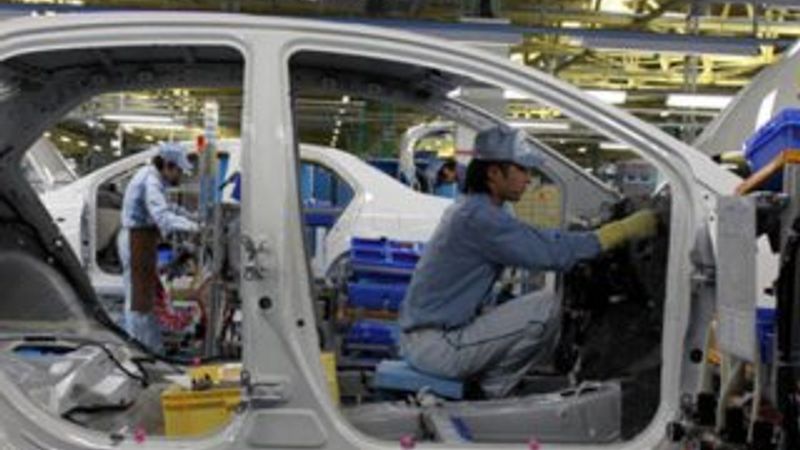 Otomobil fabrikasında üretim robotu işçiyi öldürdü