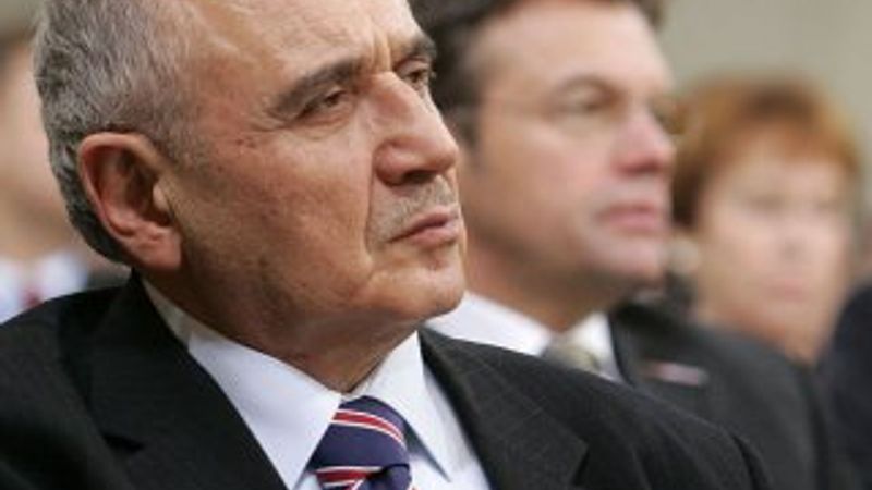 Yeni Milli Savunma Bakanı Vecdi Gönül oldu