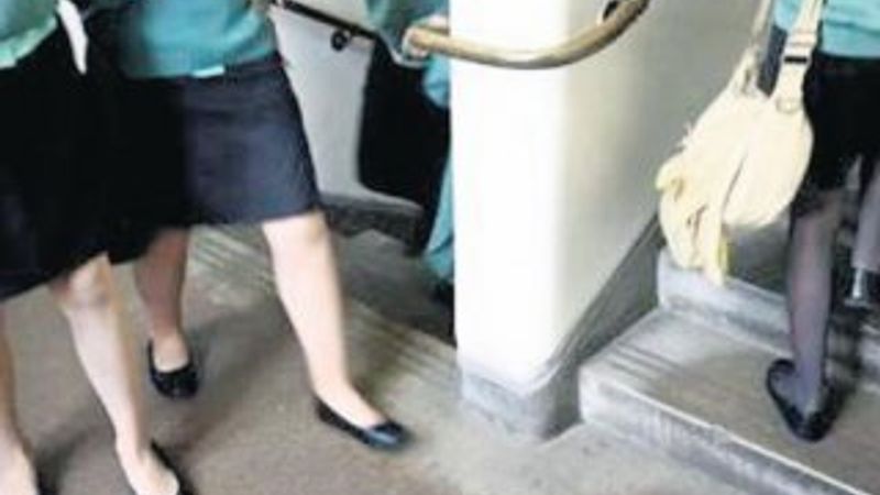 İngiltere’de etek boyu krizi