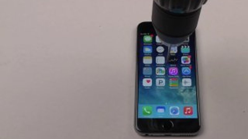 iPhone'u matkapla deldiler