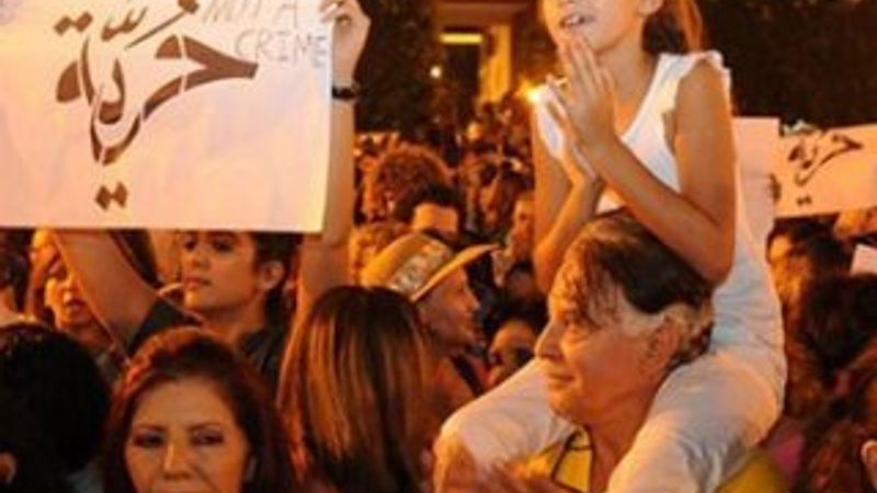 Fas'ta dar kıyafet giydiği için hakim karşısına çıktı