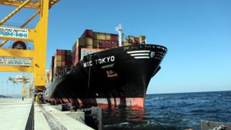 Asyaport Limanı'na ilk gemi yanaştı