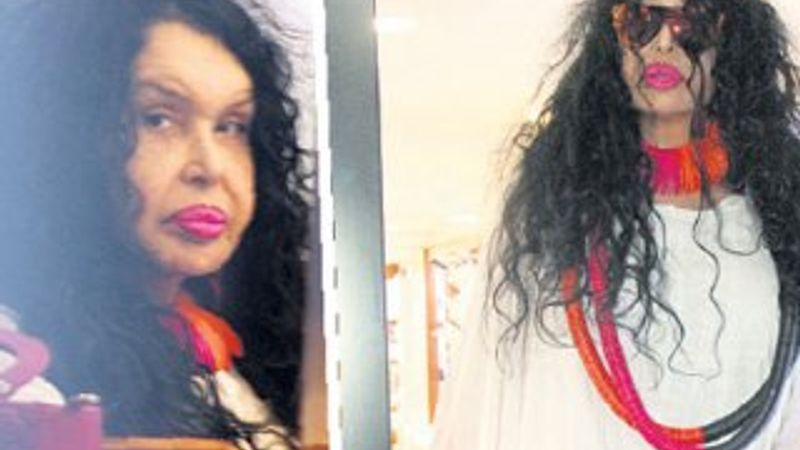 Hafif makyajlı Bülent Ersoy