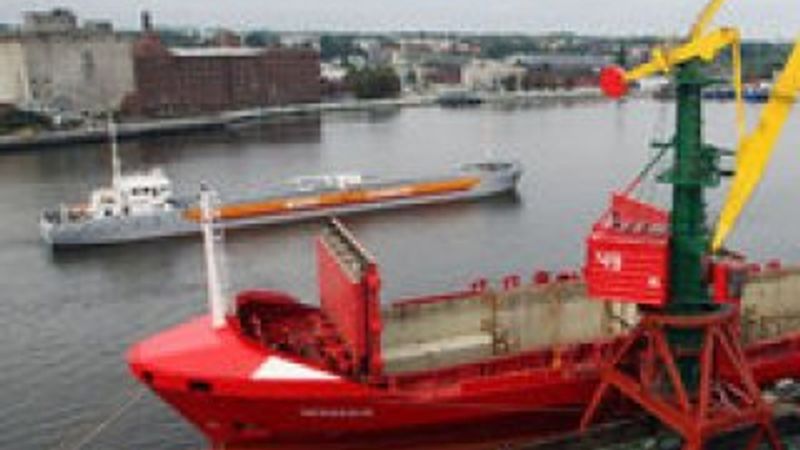 Cari açık beklentinin üstünde