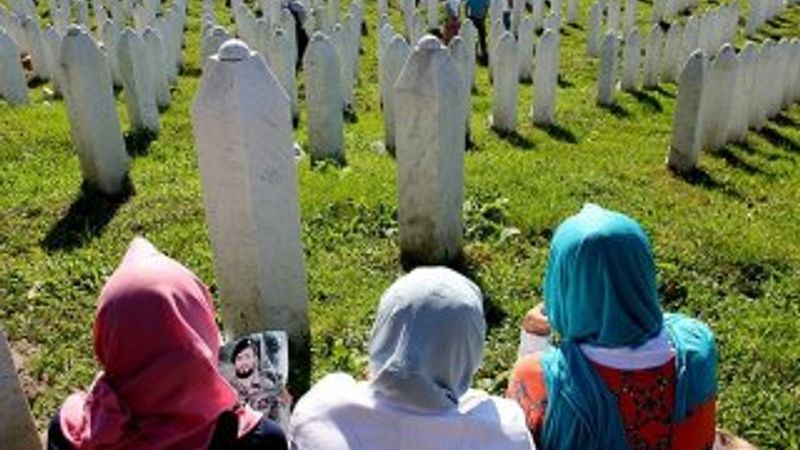 Srebrenitsa soykırımı kurbanları toprağa verilecek