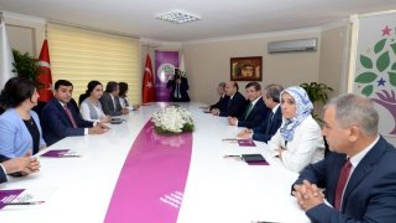 Davutoğlu HDP'yi ziyaret etti