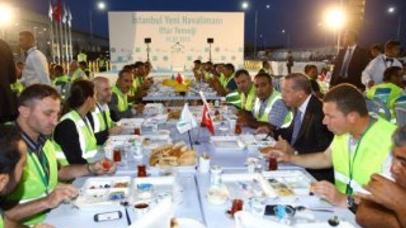 Üçüncü havalimanı işçileri bayram hediyelerini aldı