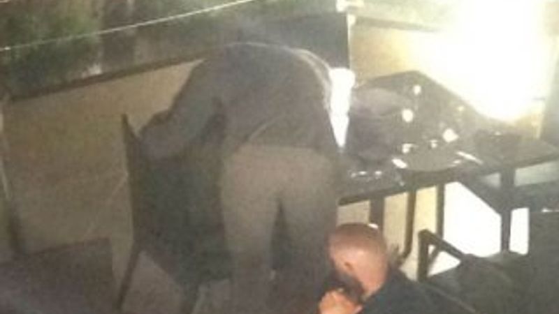 Kenan İmirzalıoğlu Sinem'i her yerde öpüyor