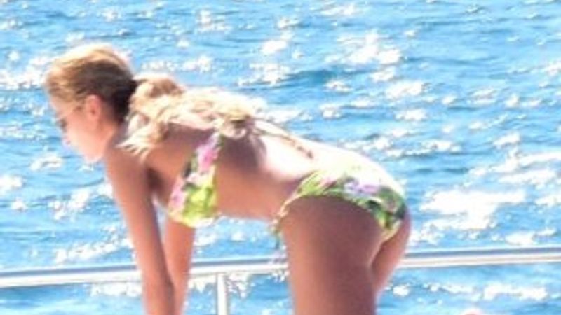 Özge Ulusoy - Hacı Sabancı tatilde