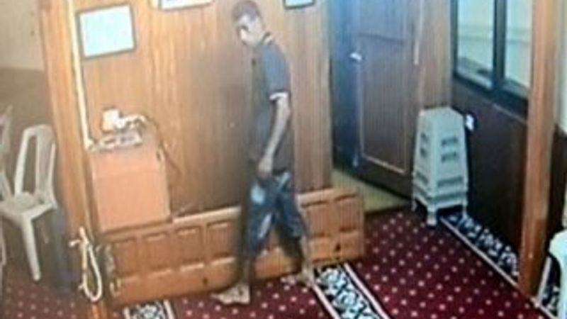 İmam Suriyeli hırsıza tövbe namazı kıldırdı