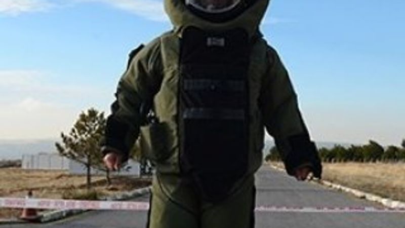 Tunceli'de yola döşenmiş 100 kiloluk bomba bulundu