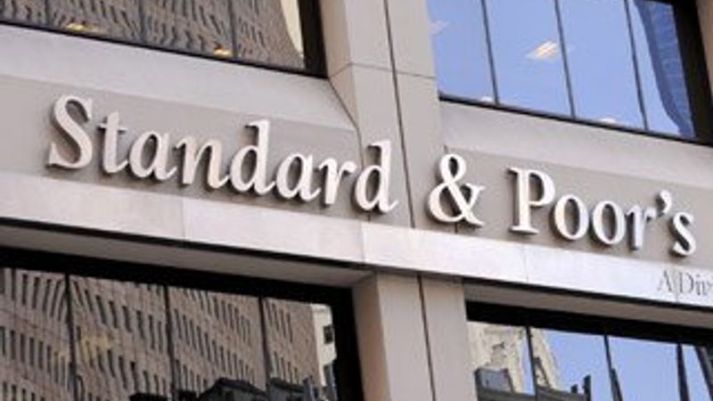 Standard & Poor's Yunanistan'ın notunu yükseltti