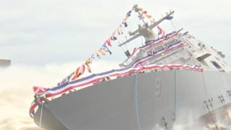 Denize indirilen savaş gemisi yürekleri ağza getirdi