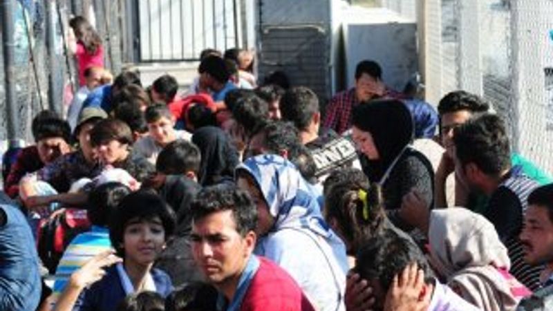 Batmak üzere olan botlardaki kaçaklar kurtarıldı