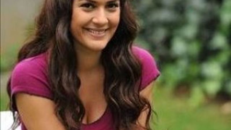 Bergüzar Korel Suriyeli çocuğun dövülmesine tepki gösterdi