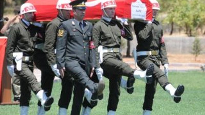 Şehit astsubay toprağa verildi