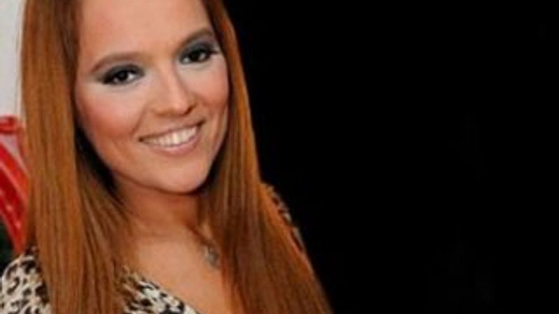 Demet Akalın takipçisini azarladı