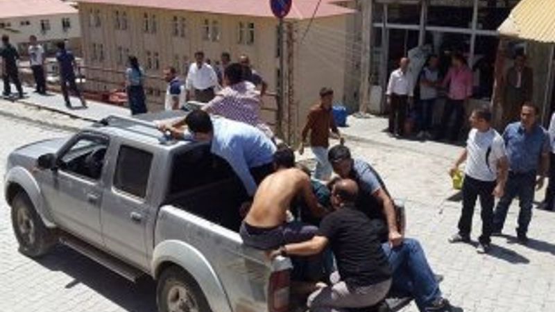 Hakkari'de saldırıya uğrayan asker şehit oldu