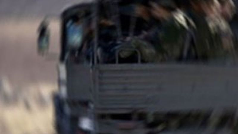 Diyarbakır'da askeri konvoya saldırı: 3 asker yaralı