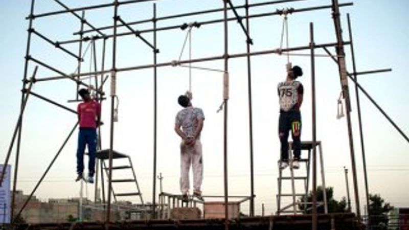 İran'da 3 tecavüzcü idam edildi