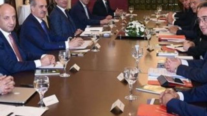AK Parti ile CHP koalisyon heyetleri bir araya geldi