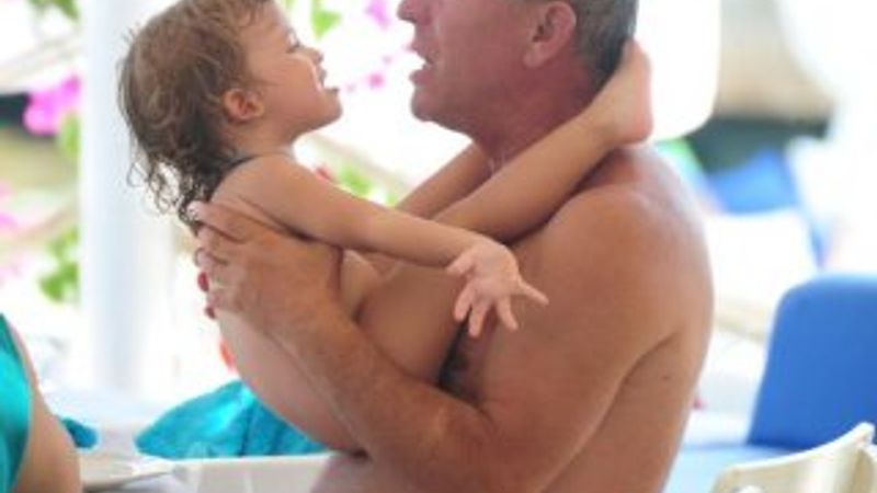 Ali Ağaoğlu ve çocukları tatilde